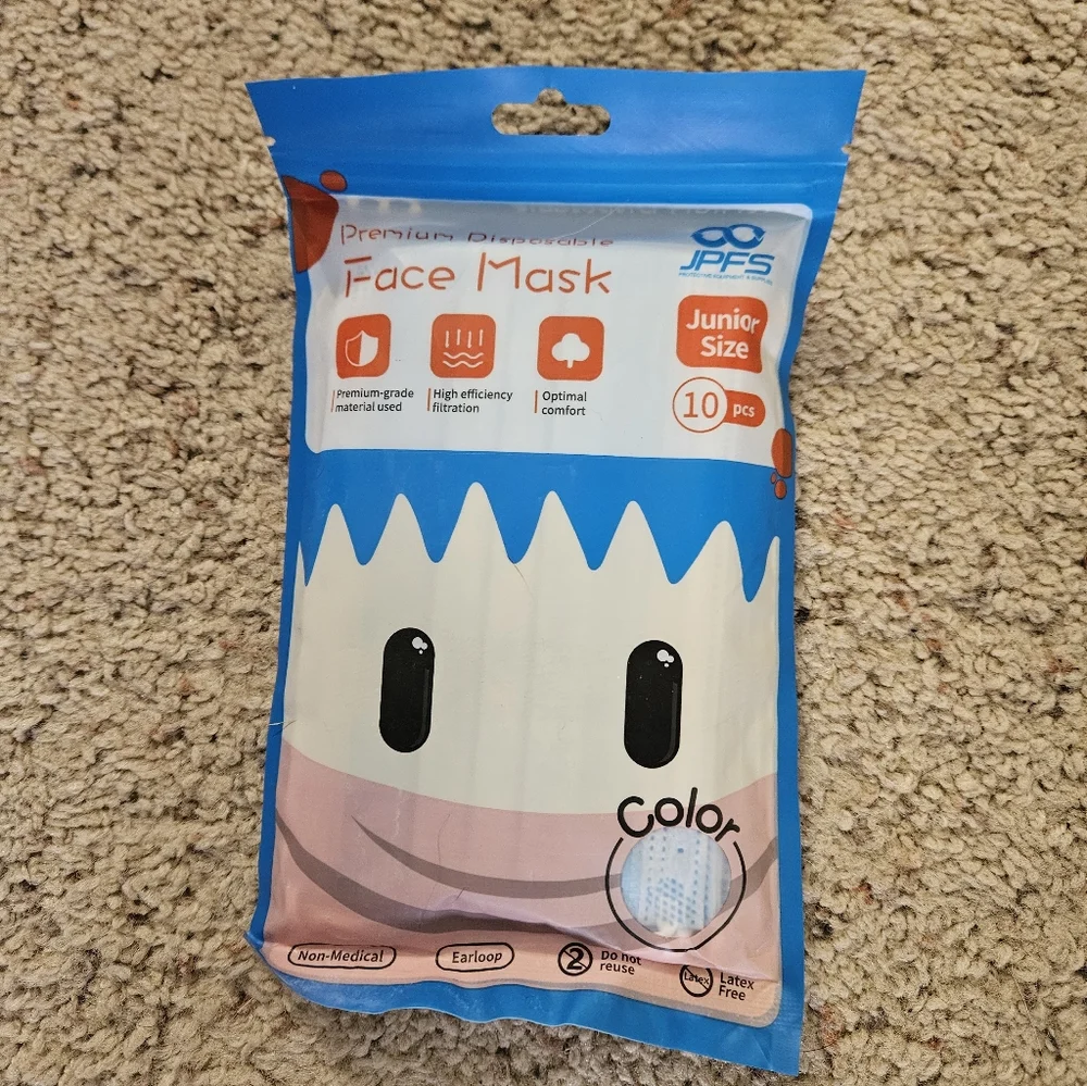Premium disposable set of 10 face masks, Junior size. NWT.